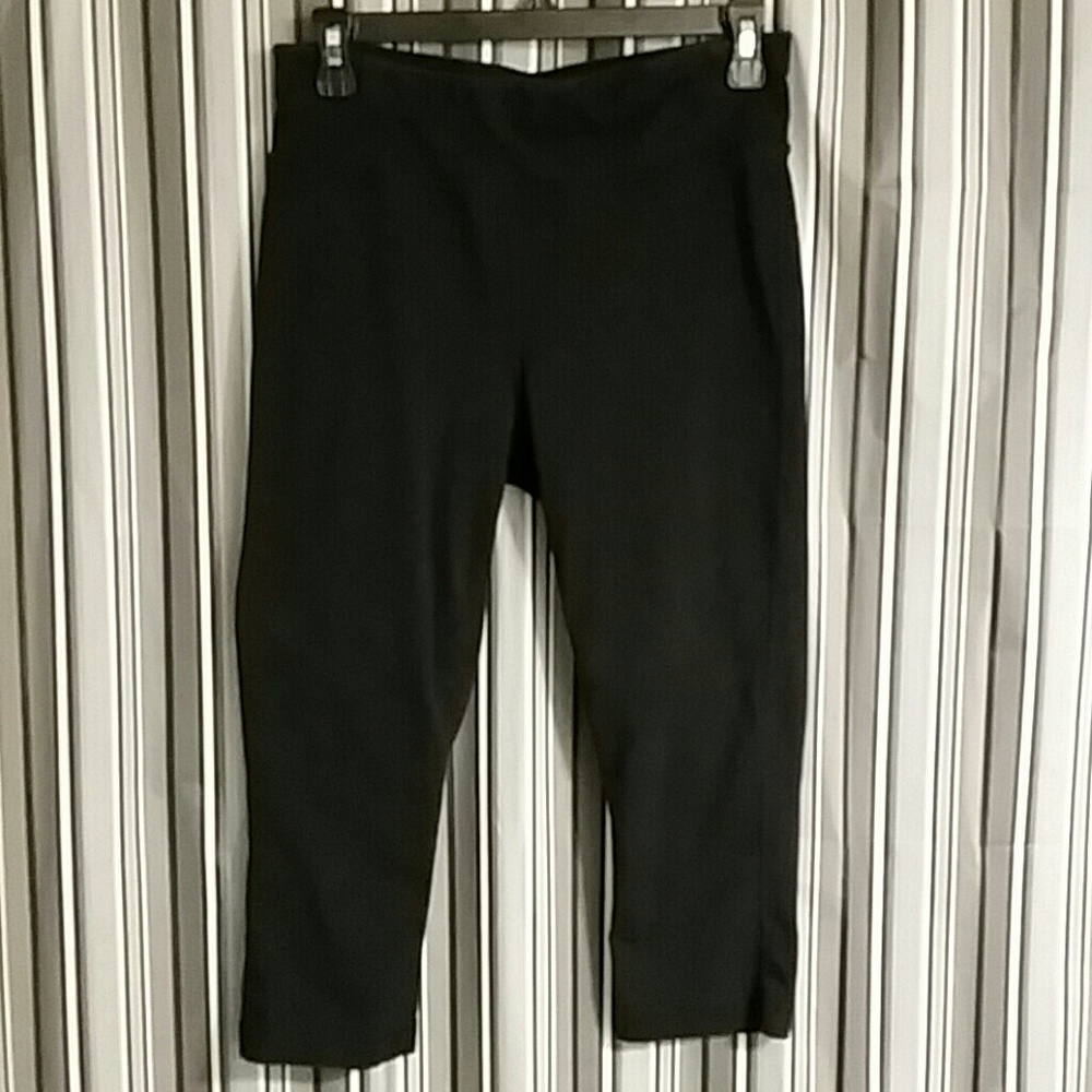 Xersion athletic spandex capris.  Slim fit.